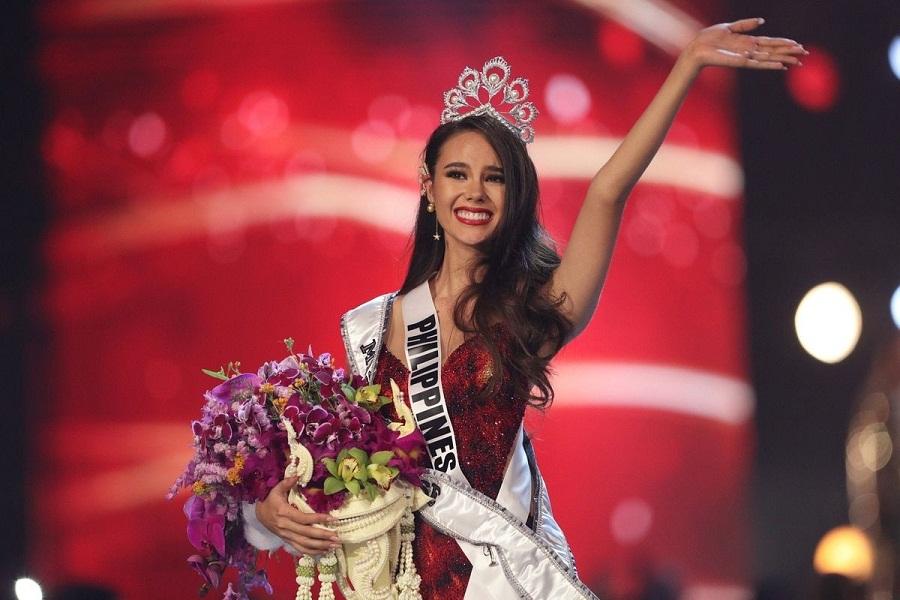 Năm 2018, vương miện Hoa hậu Hoàn vũ gọi tên Catriona Gray, đến từ Philippines. Cô sở hữu vẻ đẹp sắc sảo, chiều cao ấn tượng nhưng thân hình kém thon gọn.