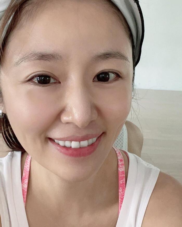 Bị chê nhan sắc xuống cấp, Lâm Tâm Như đáp trả bằng ảnh mặt mộc ở tuổi 45-1