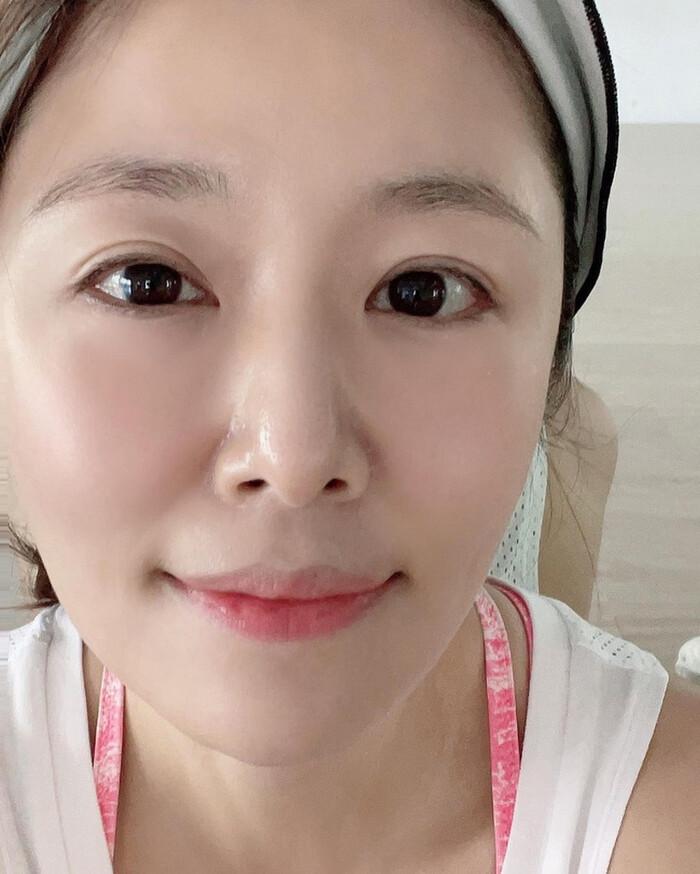 Bị chê nhan sắc xuống cấp, Lâm Tâm Như đáp trả bằng ảnh mặt mộc ở tuổi 45-2