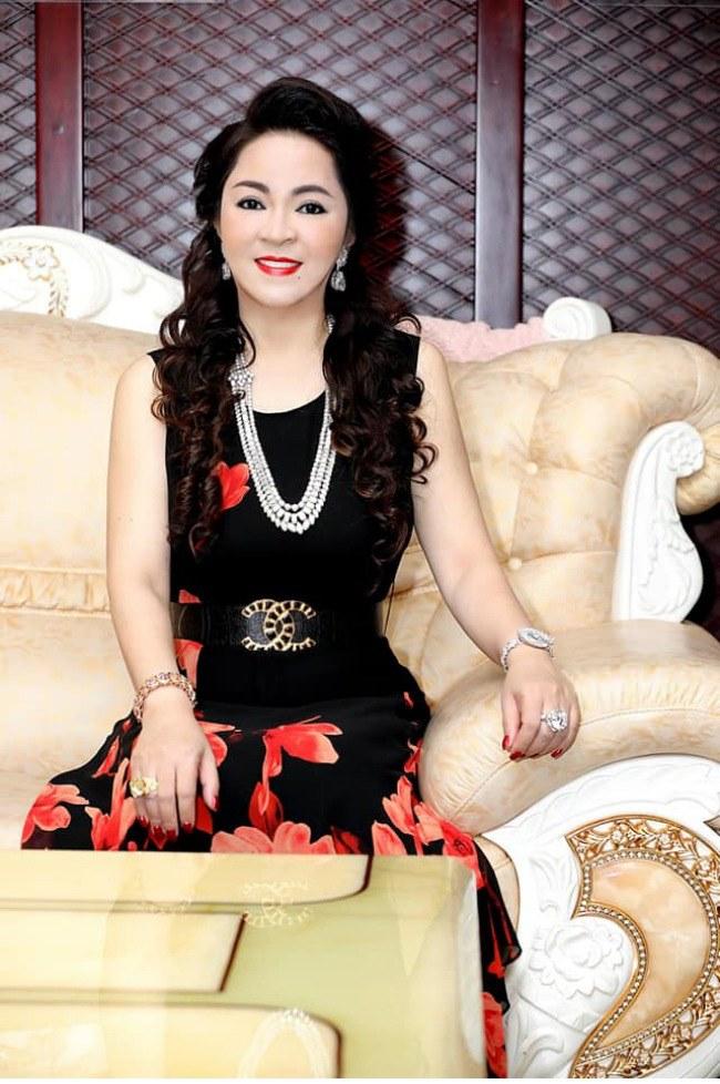 Bà Phương Hằng hack eo thon nhờ cái nịt hơn 20 triệu đồng-4