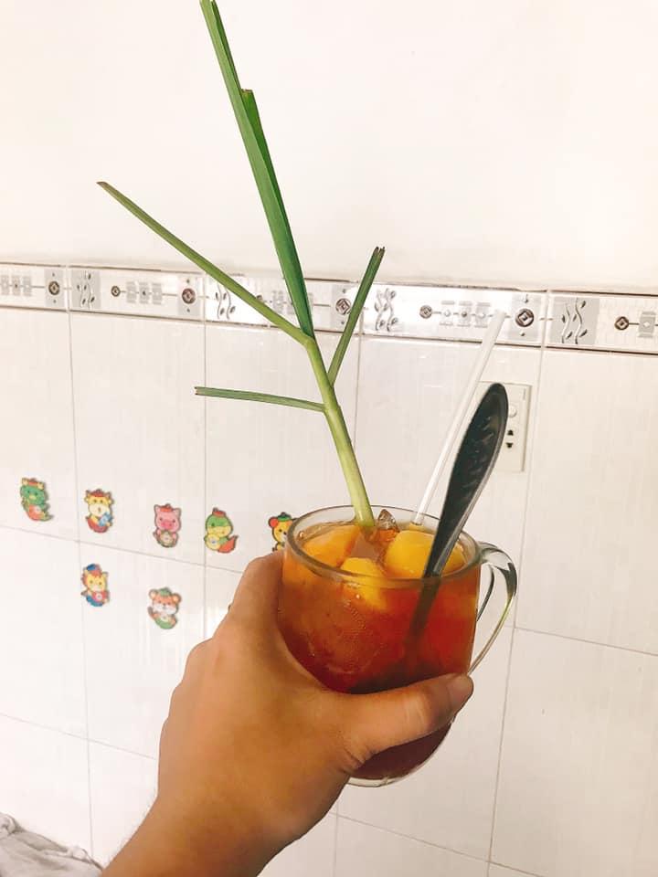 Phiên bản ly nước mía cục súc khi đi mua hàng đúng ngày chủ quán khó ở-4