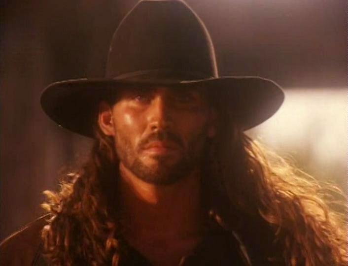 Chân dung sao nam vừa tử nạn trong vụ rơi máy bay thảm khốc-7