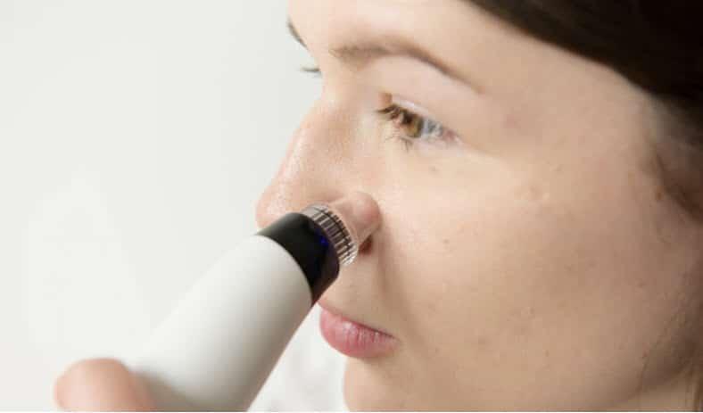 Máy hút mụn cầm tay đang hot: 10 điểm tiện lợi nhưng cần cẩn trọng!-6