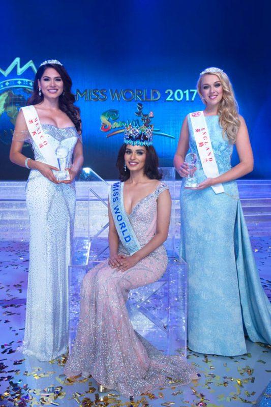 Đỗ Mỹ Linh chụp hình cùng tân Miss Universe, chiều cao cột đèn - máy nước-2