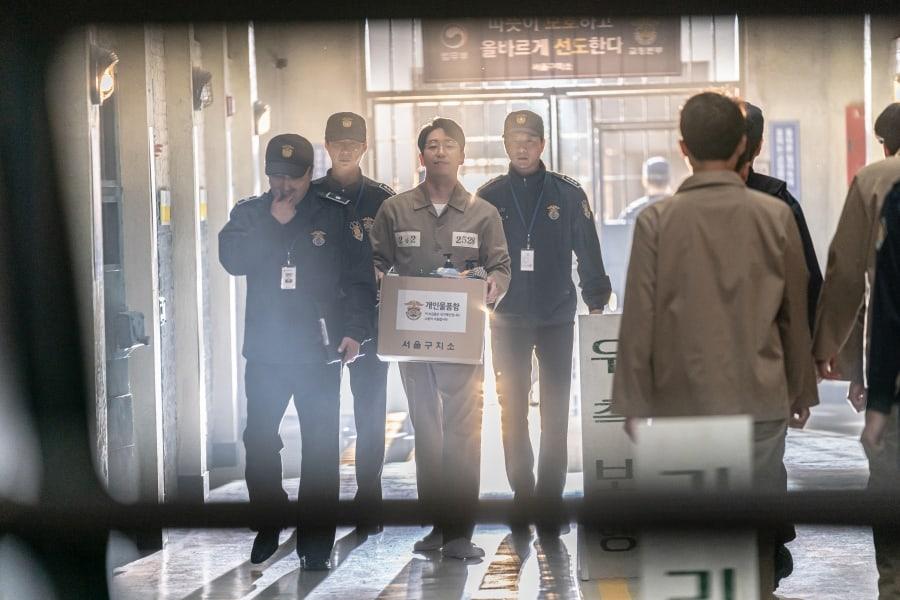 Penthouse 3: Cheon Seo Jin ngồi tù, Ju Dan Tae giết Logan?-9