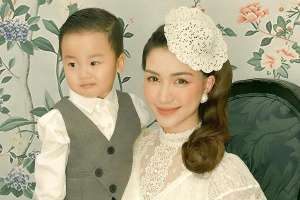 Chẳng còn giấu, Hòa Minzy xả ảnh con trai khiến dân mạng xem không kịp-9