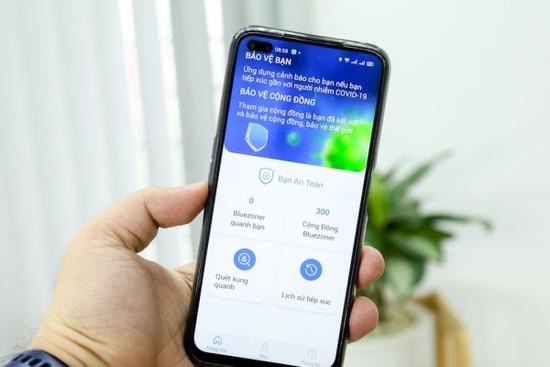 Người dân có thể bị phạt nếu không cài Bluezone vào điện thoại