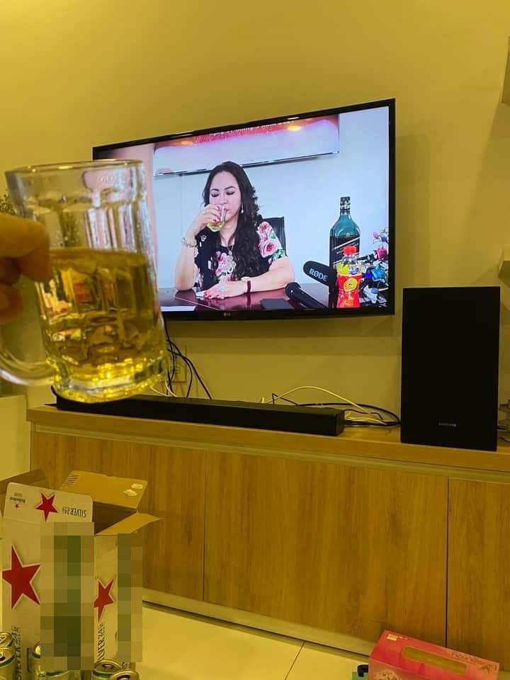 Dân mạng đua nhau cạn chén tiêu sầu online cùng bà Phương Hằng-7