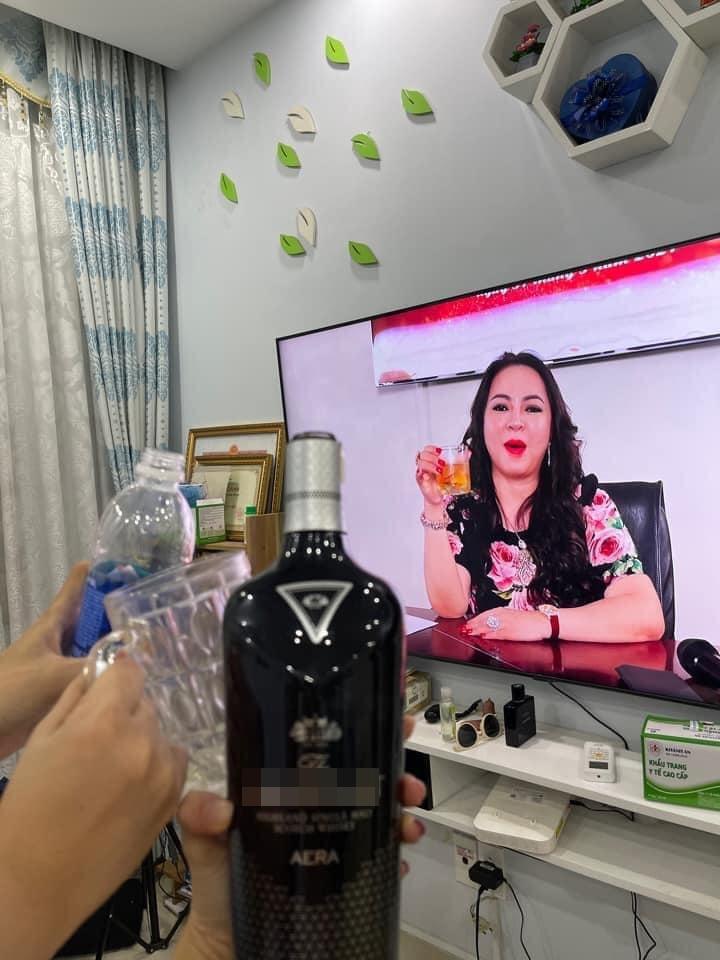 Dân mạng đua nhau cạn chén tiêu sầu online cùng bà Phương Hằng-8