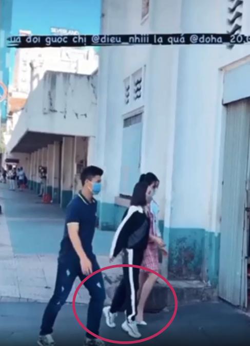 Diệu Nhi tung chiêu hack dáng khi đứng cạnh Hoa hậu Đỗ Thị Hà, fan phì cười-4