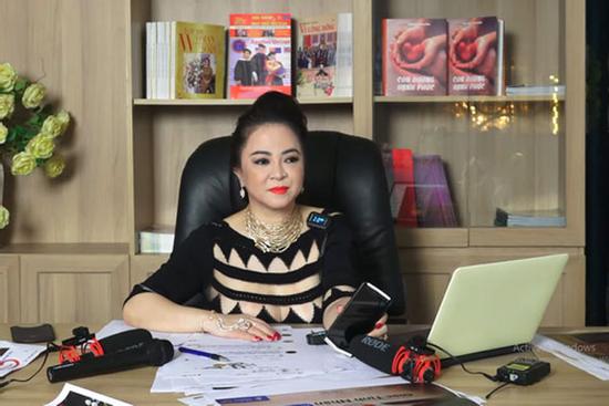 Sở TTTT TP.HCM làm việc với đại diện của bà Phương Hằng