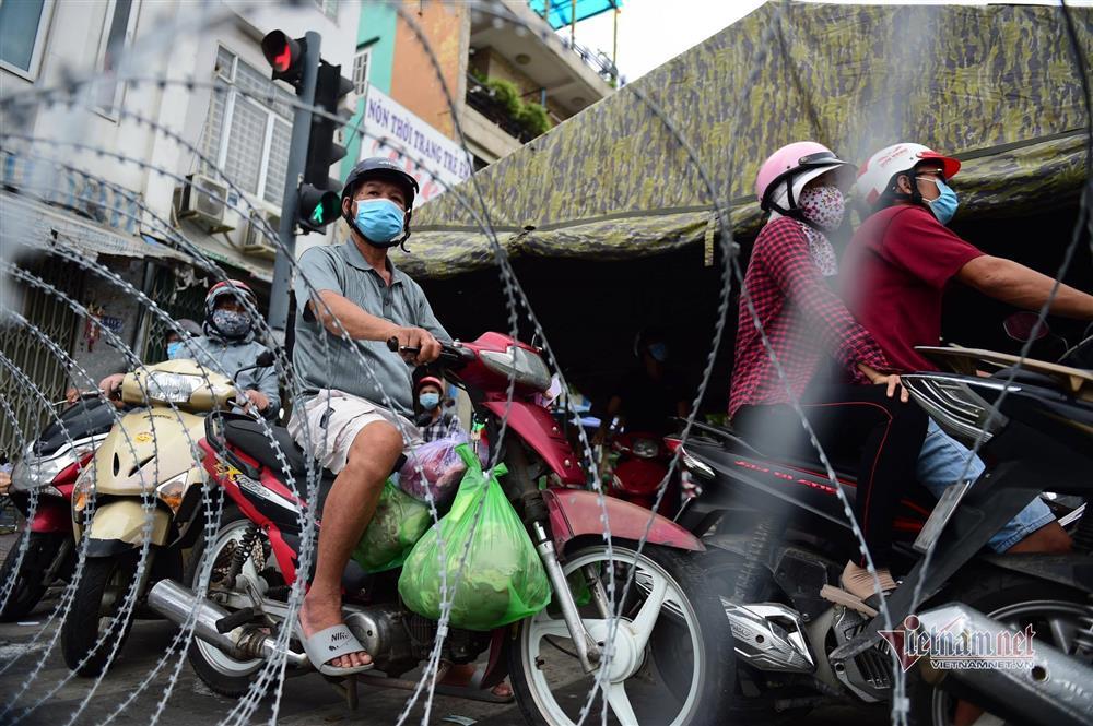 Gò Vấp đang là vùng dịch nguy hiểm, Chủ tịch quận kêu gọi hạn chế ra vào-4