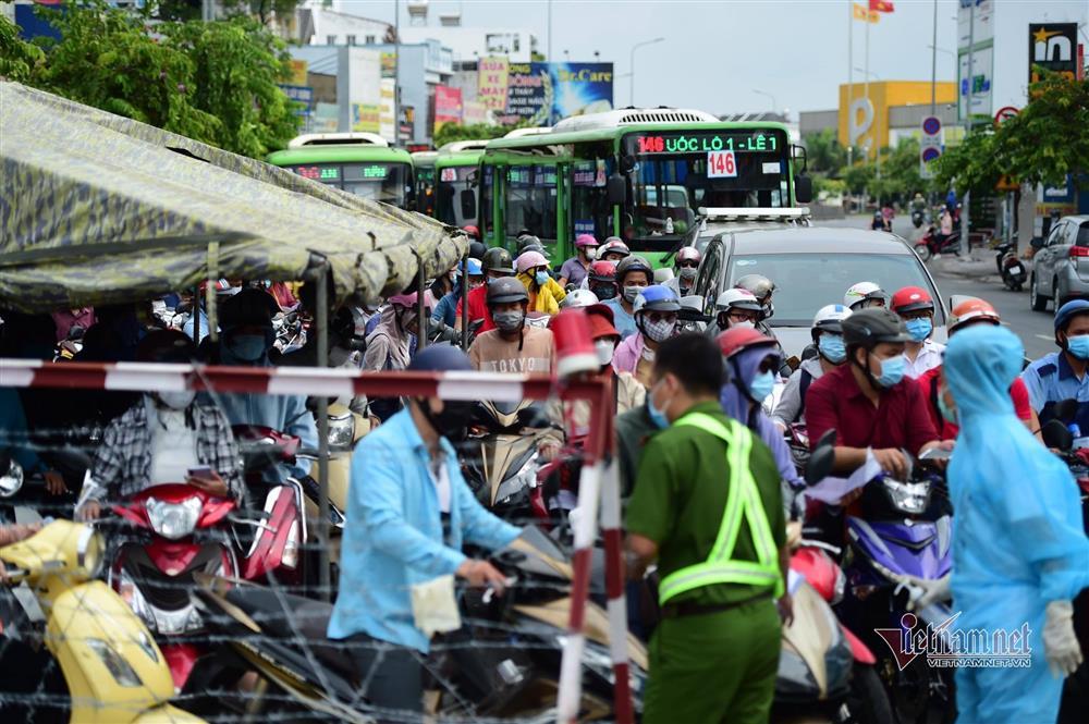 Gò Vấp đang là vùng dịch nguy hiểm, Chủ tịch quận kêu gọi hạn chế ra vào-5