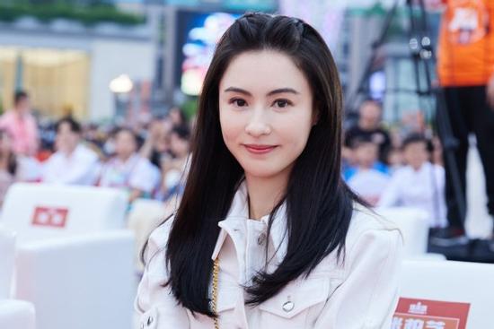 Trương Bá Chi khoe nhan sắc trẻ đẹp, 41 tuổi cứ ngỡ chỉ đôi mươi