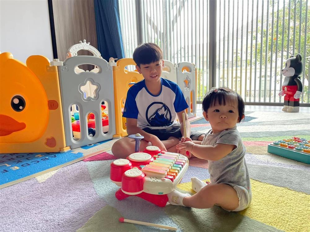 Đại hội khoe con 1/6: Quý tử Phạm Hương giống mẹ như lột, ái nữ Đông Nhi dở thói yang hồ-5