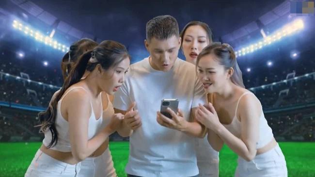 Xôn xao hình ảnh Công Vinh quảng cáo app đánh bạc trá hình, CV9 nói gì?-2