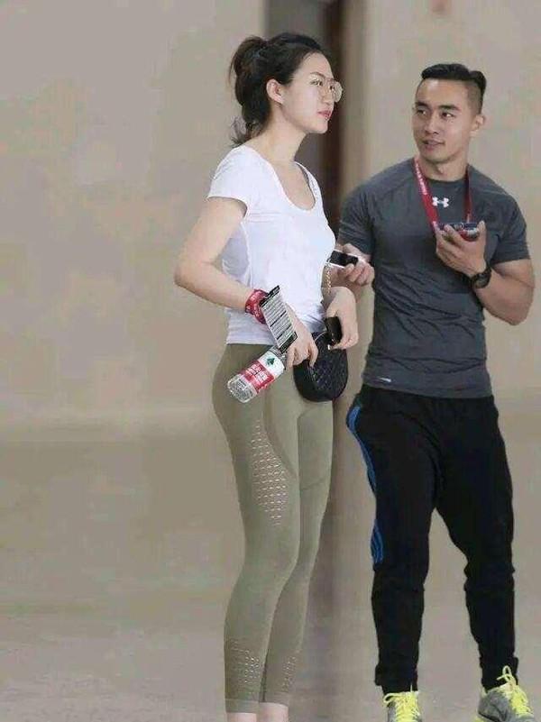 Quần legging phản chủ, show hết vùng nhạy cảm của chị em ngày hè-3