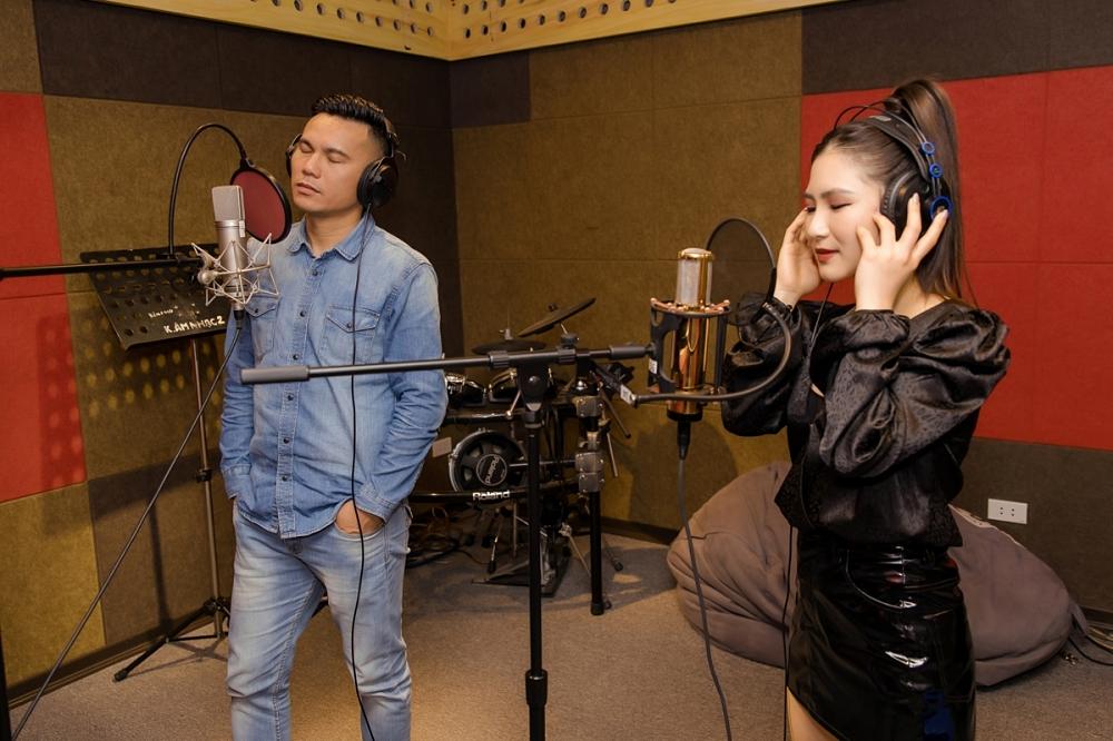 Bạn thân ngầm phủ nhận chuyện Hương Tràm mang thai ở bên Mỹ ?-5