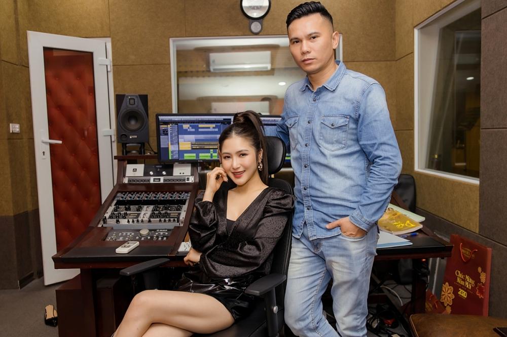 Bạn thân ngầm phủ nhận chuyện Hương Tràm mang thai ở bên Mỹ ?-8