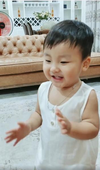 Xả ảnh quý tử, Hòa Minzy bị móc mỉa giấu chán rồi lại khoe-2