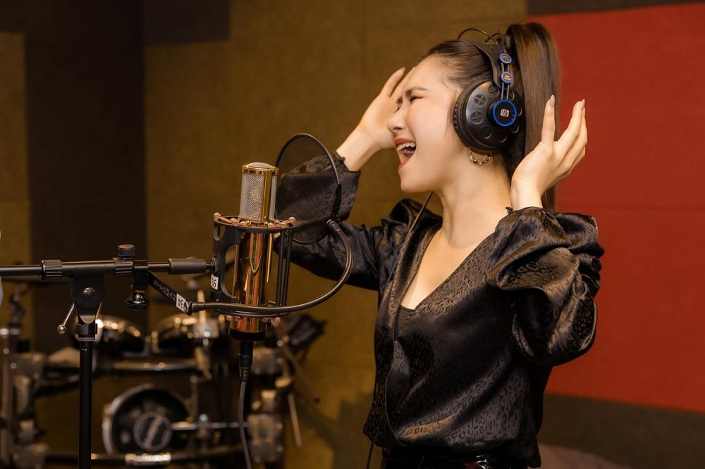 Bạn thân ngầm phủ nhận chuyện Hương Tràm mang thai ở bên Mỹ ?-6