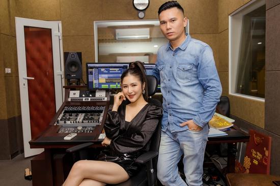 Bạn thân ngầm phủ nhận chuyện Hương Tràm mang thai ở bên Mỹ ?