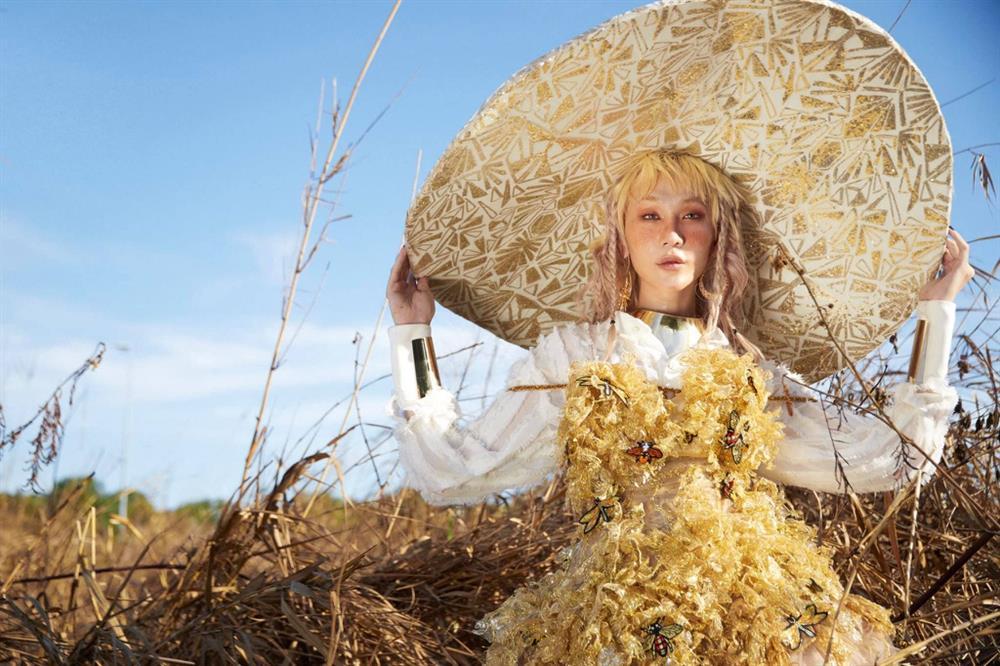 Người mẫu TP.HCM bán hàng online, tự chụp ảnh khi giãn cách xã hội-5