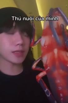 Hot Tiktok Việt làm clip ăn gián sống khiến dân mạng rùng mình-1