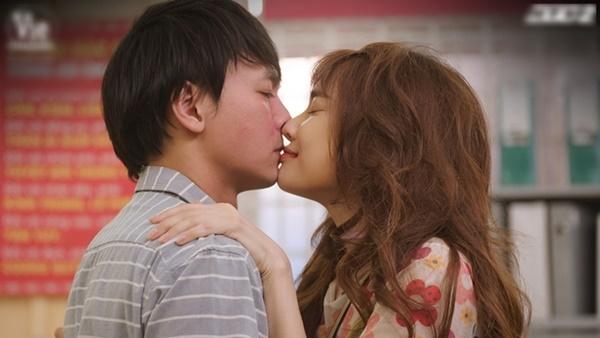 2 nụ hôn cố gắng thật mà vẫn giả trân của Nhã Phương trên phim-3