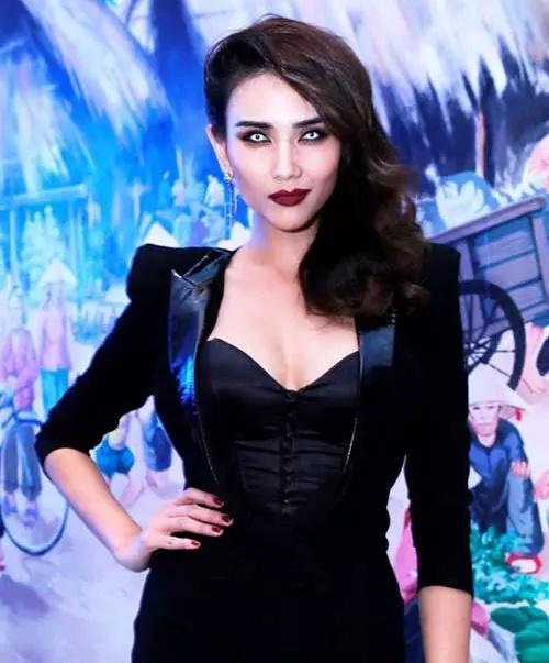 Võ Hoàng Yến trang điểm mắt sắc như dao cau khoét vào mỏm đá trông phát sợ-7