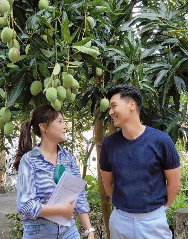 Khán giả phát ngốt khi Phương Oanh áo len, Mạnh Trường áo dạ trong Hương Vị Tình Thân-2