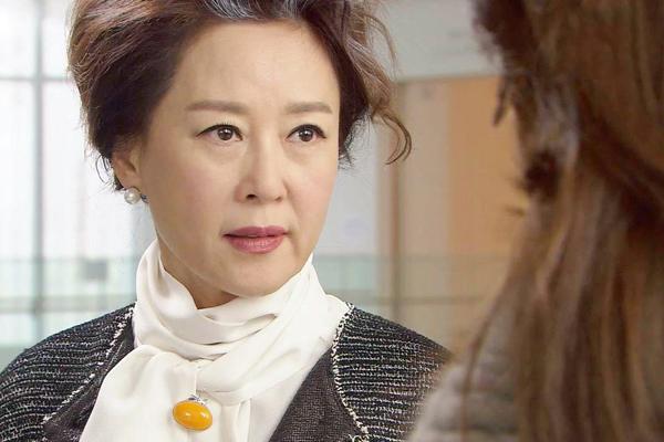 Đi nhậu với bạn, ngang qua công ty vợ, chồng được chứng kiến cảnh tượng sốc-3