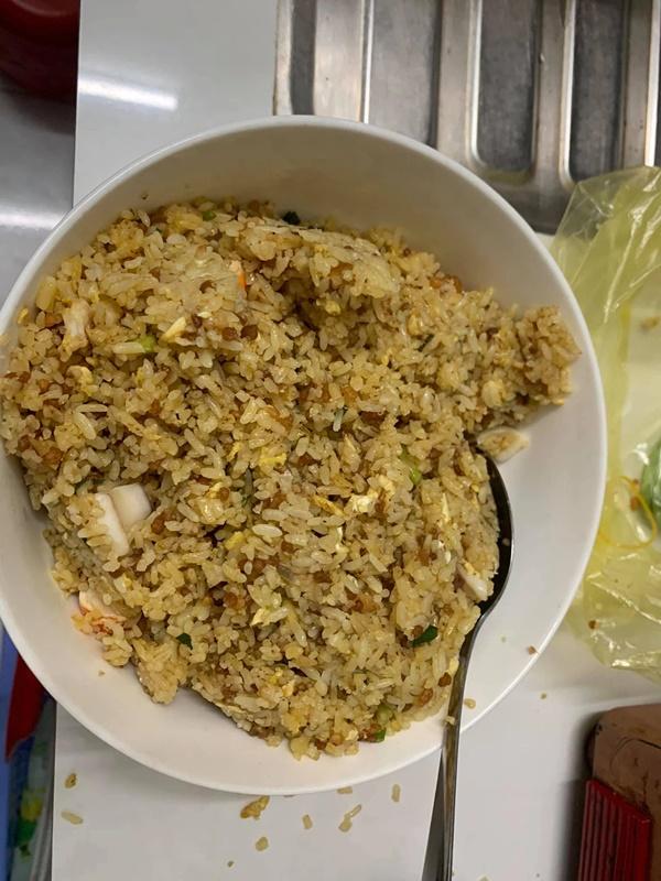 Hộp cơm chiên bán tháo mùa dịch ở Sài Gòn: Phải 2 - 3 người mới ăn hết một phần-2