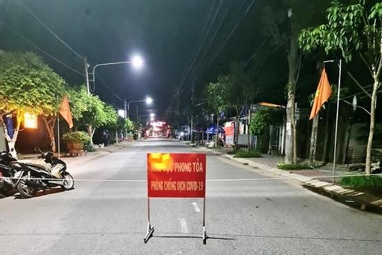 Cụ bà 80 tuổi bỏ trốn khỏi bệnh viện dã chiến