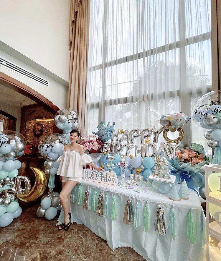 Sinh nhật mặc áo rộng thùng thình che vòng 2, Bảo Thy được fans chúc: Tiệc 3 người-3