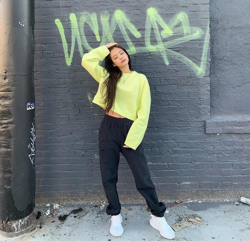 Jennie phối đồ thế nào với tông xanh lá?-3