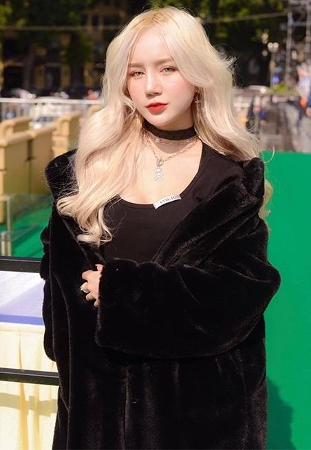 Hot girl Nghệ An được gạ cho 300 triệu với 5 phút show hàng-1