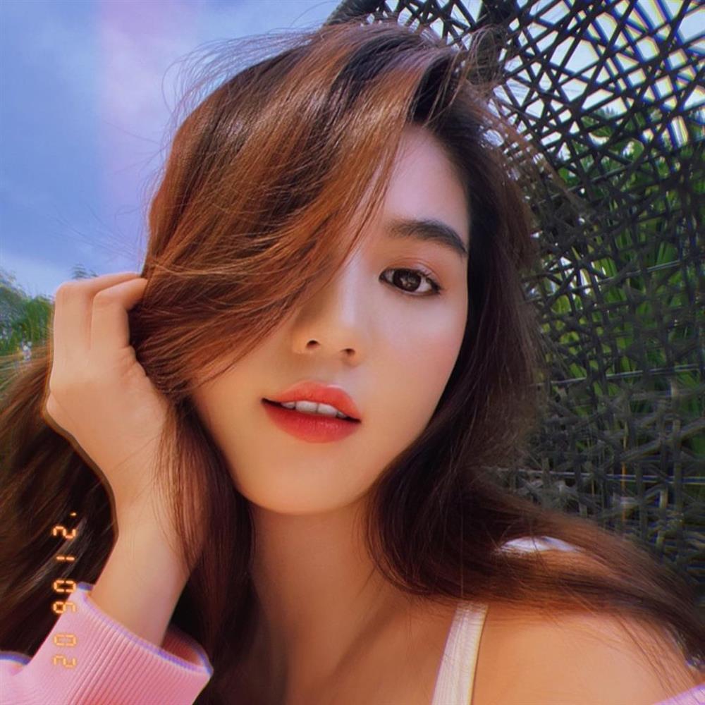 Ngọc Trinh lộ khuyết điểm khuôn mặt khi selfie, fan lao vào bắt bệnh-2