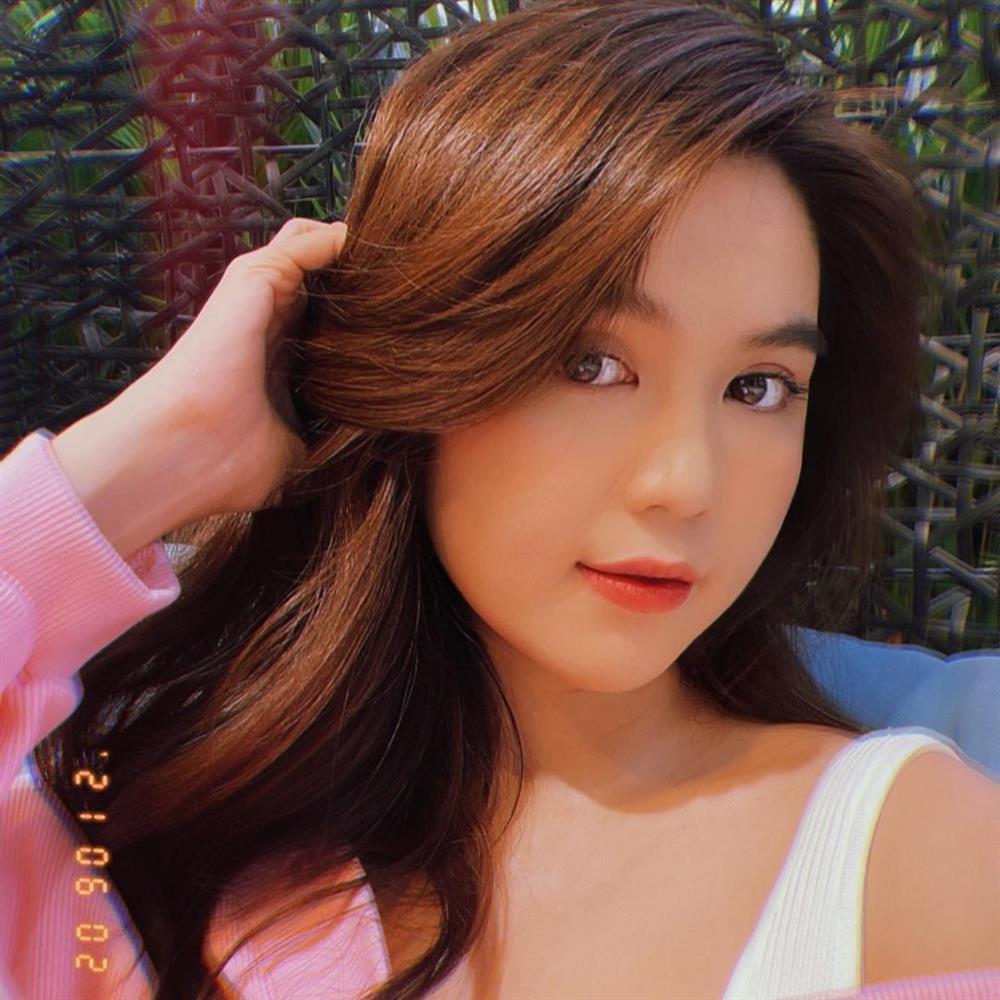 Ngọc Trinh lộ khuyết điểm khuôn mặt khi selfie, fan lao vào bắt bệnh-5