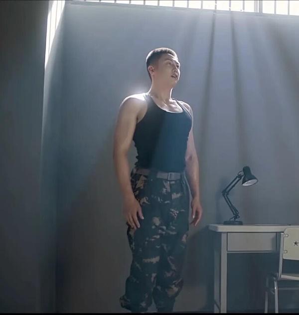 Hoàng Cảnh Du bị chê trong phim mới: Múi đâu chẳng thấy chỉ toàn thịt!-5