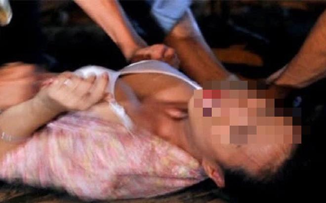 Chấn động Ấn Độ: Cô gái trẻ bị 25 kẻ cưỡng hiếp, tra tấn suốt đêm-1