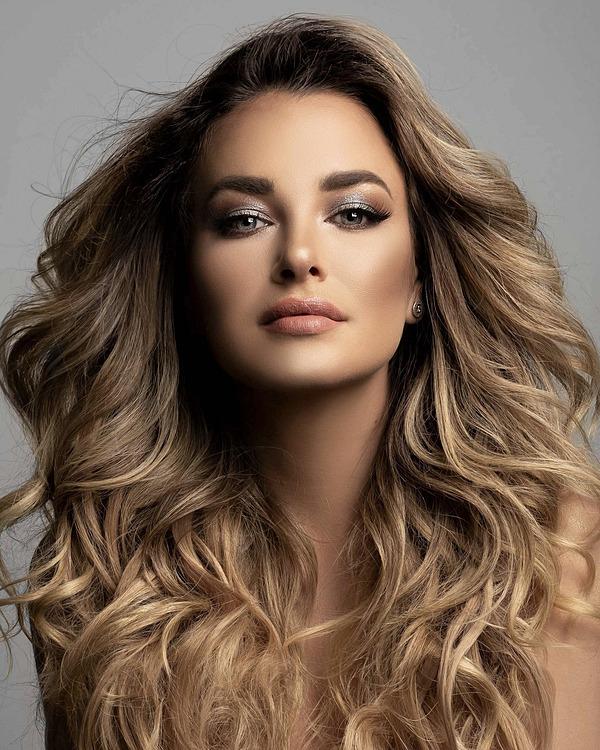 Thí sinh Miss Universe 2020 bị vạch trần chơi xấu: Tài sắc có gì nổi bật?-6