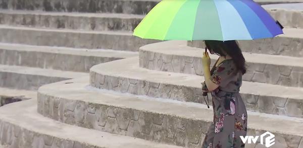 Dàn nữ phụ Về Nhà Đi Con nhạt nhẽo trên phim, nổ tung trên mạng-12