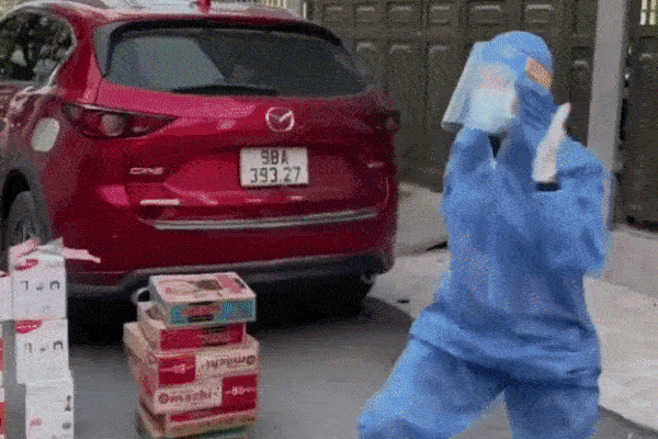 Mặc nắng nóng kinh hoàng, y bác sĩ vẫn nhảy múa lạc quan giữa tâm dịch Bắc Giang-3