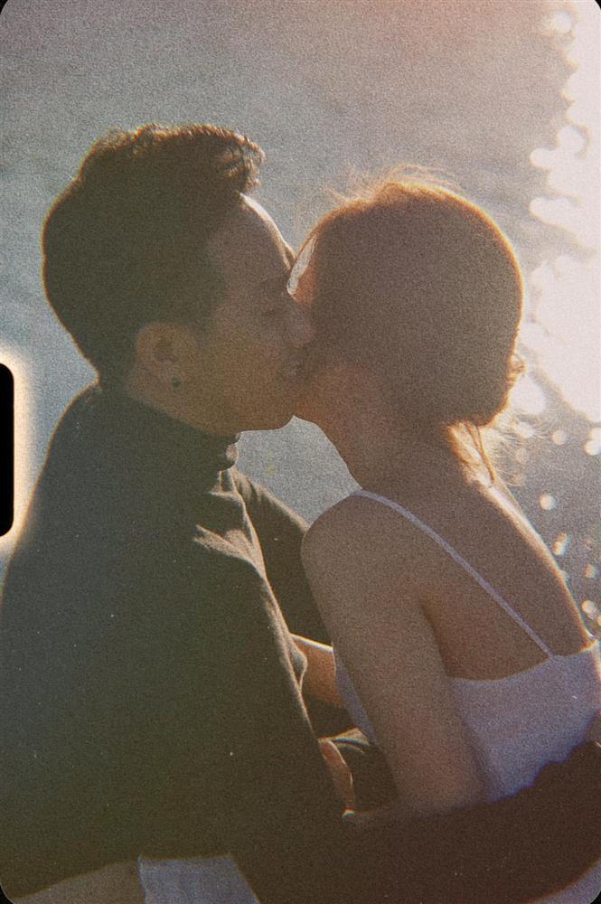 Hiếm hoi khoe bạn gái, Anh Đức mắc lỗi sai gây cười-1