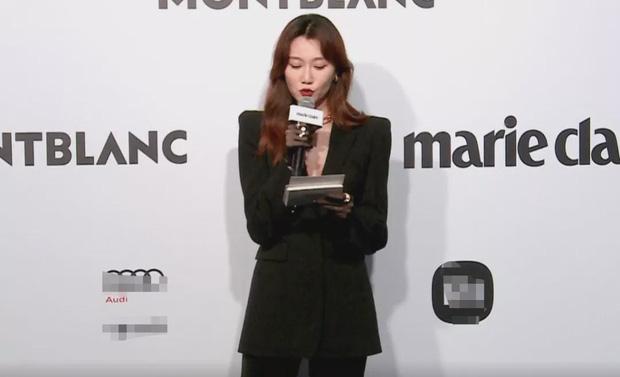 Sự cố thảm đỏ: MC bị BTC đổi người vì dìm chiều cao loạt sao, phỏng vấn vô duyên-1