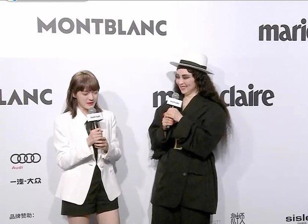 Sự cố thảm đỏ: MC bị BTC đổi người vì dìm chiều cao loạt sao, phỏng vấn vô duyên-11