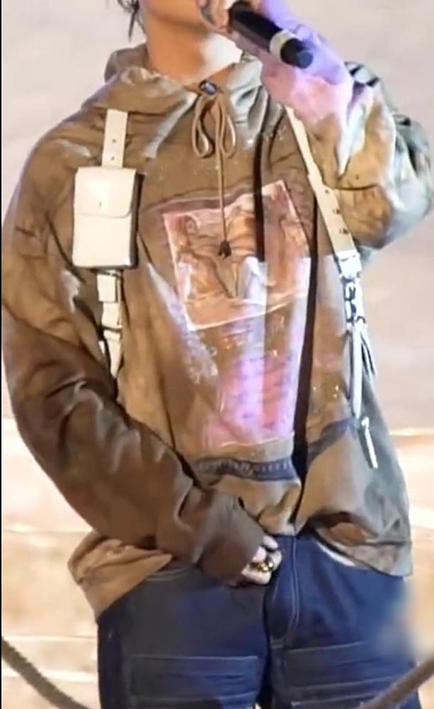 Vì sao bàn tay hư của Sơn Tùng lại khiến fan phát cuồng ?-3