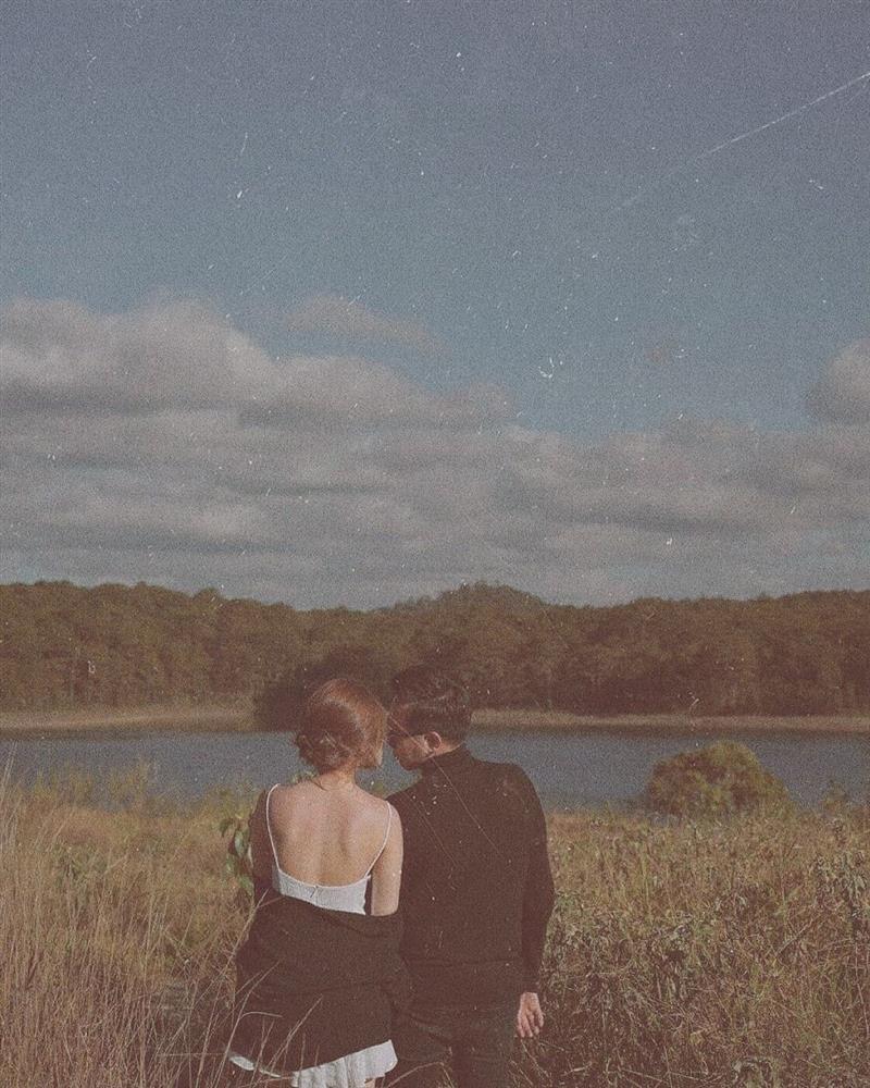 Lộ loạt ảnh Anh Đức ôm hôn bạn gái, nhan sắc nữ chính ra sao?-4