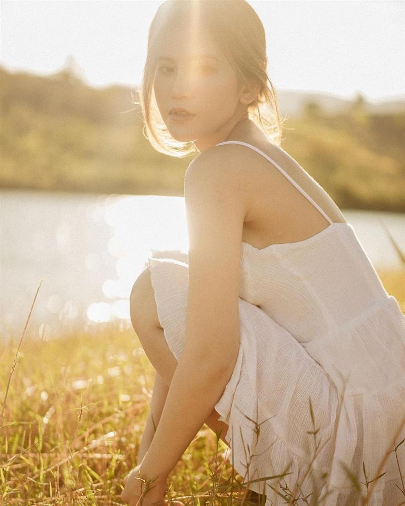 Lộ loạt ảnh Anh Đức ôm hôn bạn gái, nhan sắc nữ chính ra sao?-5